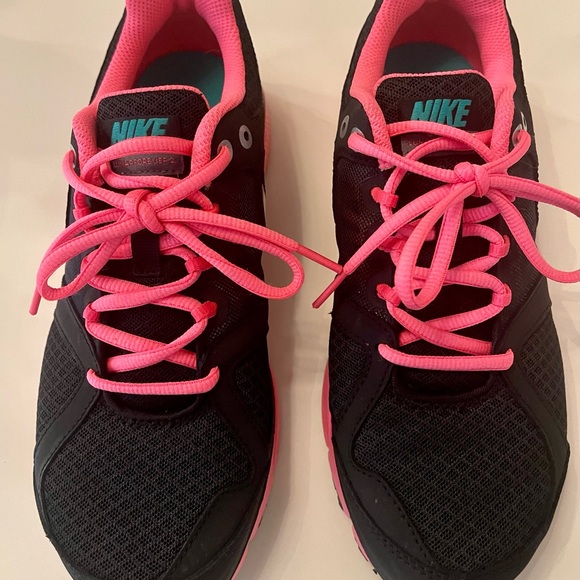 Nike Lunarlon Hot Pink and Black sneakers. - Picture 2 of 9